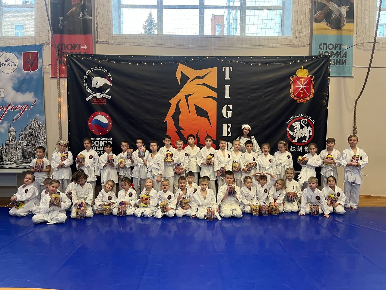 Новогодний огонёк для всех наших юных спортсменов!